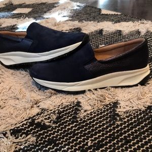 Naturalizer suede slide-on with memory form